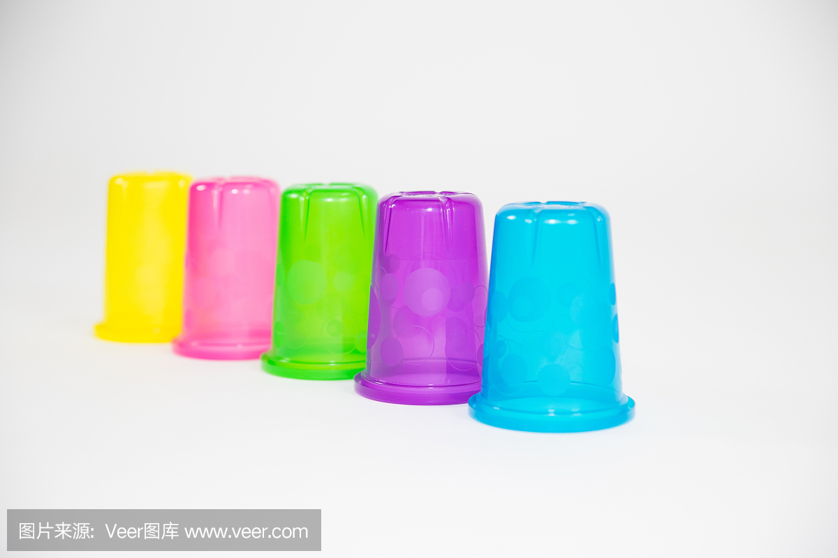 彩色的塑料杯